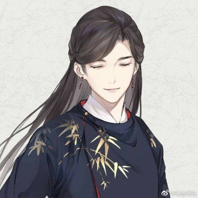 女子亲宝宝脚丫嘴唇肿成香肠